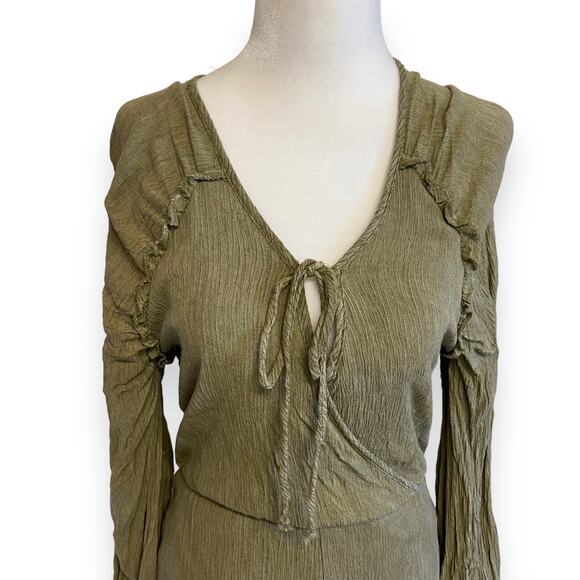 Green Romper Long Flare Sleeve Crinkle Texture Wrap Style - Picture 7 of 10